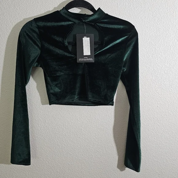 PrettyLittleThing NWT Top 2 Emerald Green Velvet Long Sleeve - Picture 6 of 6